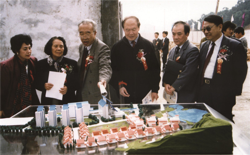 1992年10月18日，马老参加我院银湖基地建设开工典礼-A.jpg